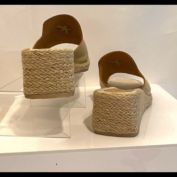 Etienne Aigner slide on   - Picture 3 of 4